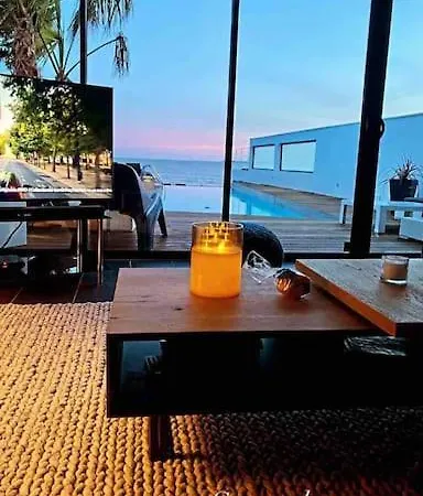 Front De Villa *