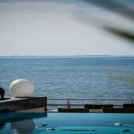 Front De אנגאולינס-סור-מר